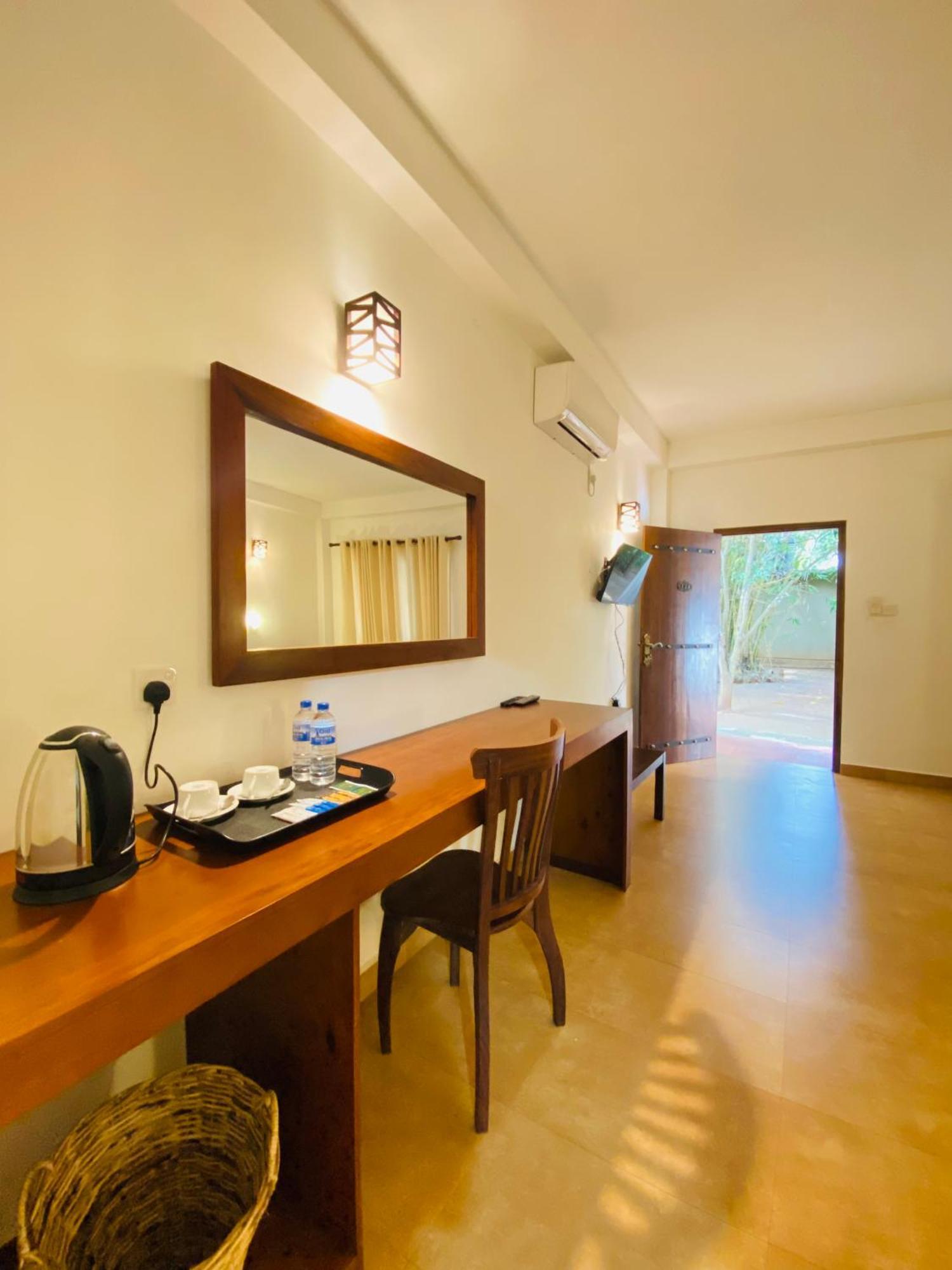 Tropicara Resort Сігірія Екстер'єр фото